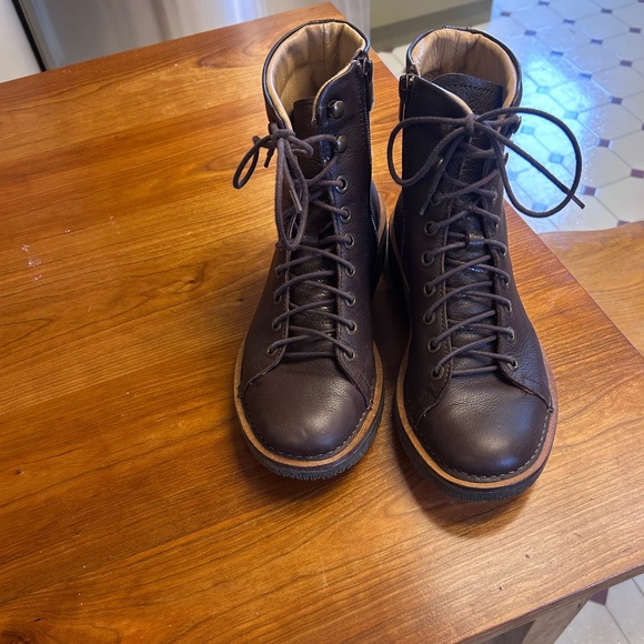 El Naturalista Volcano Boots - Picture 1 of 9